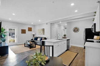 Pointe Grand Daytona in Daytona Beach, FL - Building Photo - Building Photo