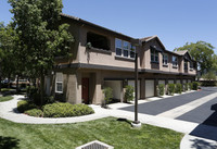 Sonoma at Mapleton Apartments in Murrieta, CA - Foto de edificio - Building Photo