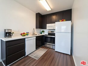 1137 W 36th Pl in Los Angeles, CA - Building Photo - Building Photo