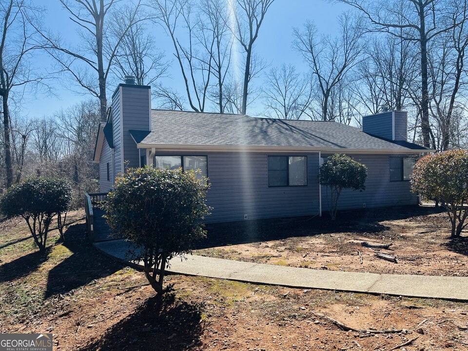 15 Oak Mt Dr in Newnan, GA - Foto de edificio