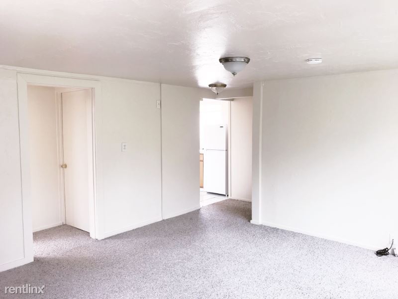 370 Sonoma Ave in Seaside, CA - Building Photo