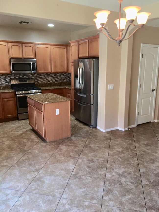 1595 W Gleaming Moon Ln in Tucson, AZ - Building Photo - Building Photo