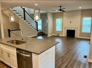 6942 W 162nd Ct in Overland Park, KS - Foto de edificio - Building Photo