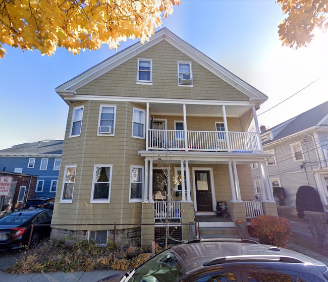 2 Thorndike St, Unit 4b