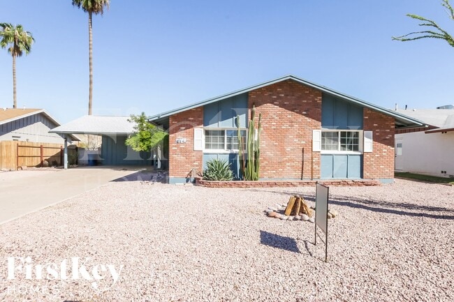 property at 614 E Greenway Dr