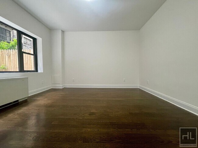 EAST 56 STREET in New York, NY - Building Photo - Building Photo