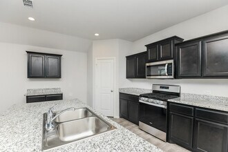 9732 Walnut Cove Dr in Fort Worth, TX - Building Photo - Building Photo