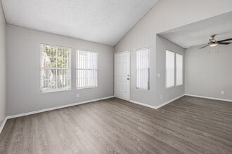 Cordova Park in Lancaster, CA - Building Photo - Interior Photo