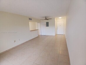 9735 Fontainebleau Blvd in Miami, FL - Building Photo - Building Photo