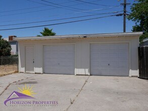 381 Las Palmas Ave in Sacramento, CA - Building Photo - Building Photo
