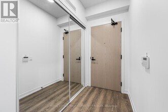 8 Interchange Wy in Vaughan, ON - Building Photo - Building Photo