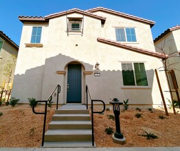 16659 Crocus Ln in Fontana, CA - Building Photo - Building Photo