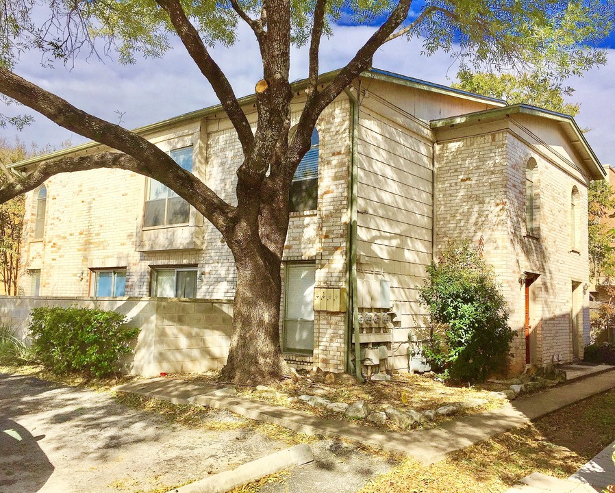 Hollow Creek in Austin, TX - Building Photo