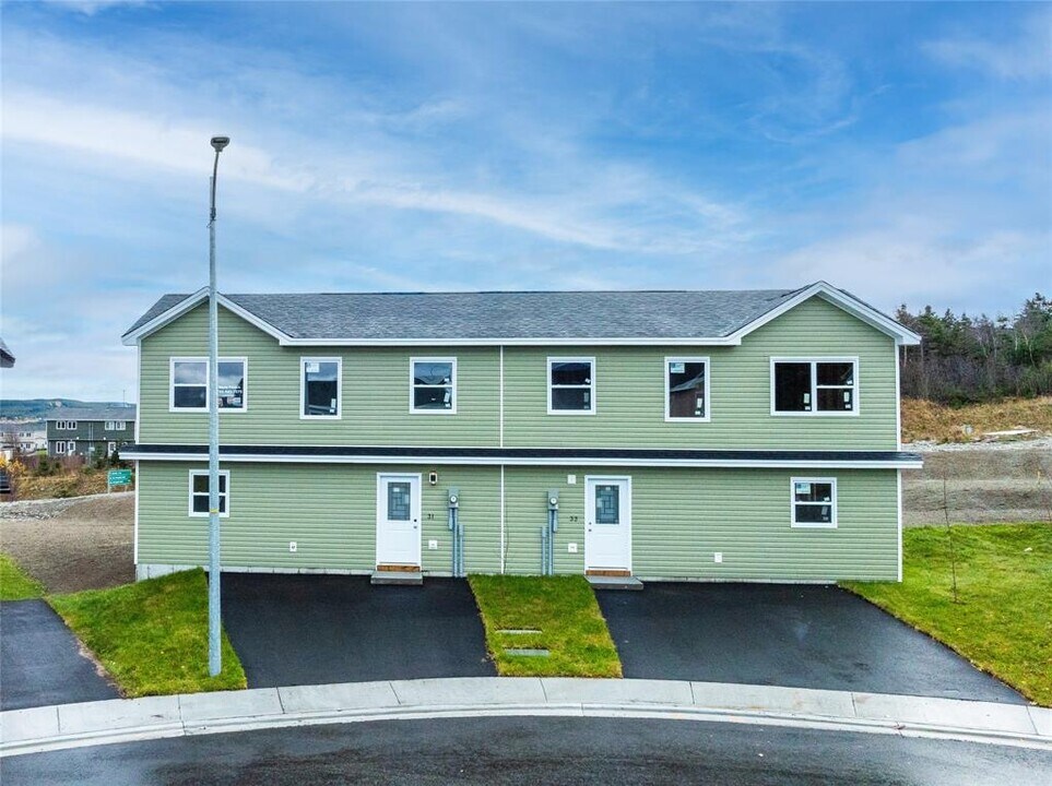 31 Lynch Pl in St John's, NL - Building Photo