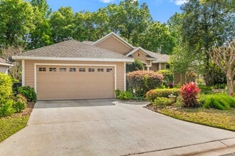 8409 SW 8th Pl in Gainesville, FL - Building Photo - Building Photo