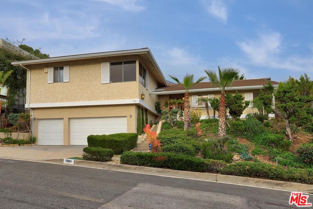 7861 Oceanus Dr in Los Angeles, CA - Building Photo