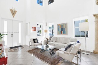 10824 NW 84th St in Doral, FL - Building Photo - Building Photo