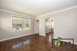 5561 Lakepointe St in Detroit, MI - Foto de edificio - Building Photo