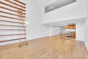 19-19 24th Ave in Queens, NY - Building Photo