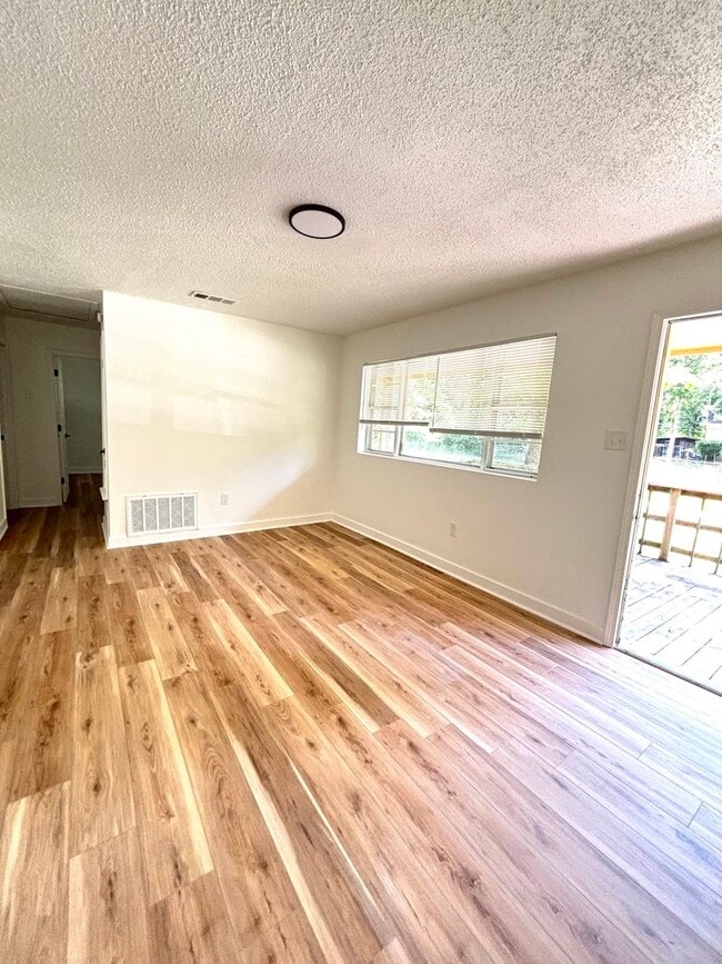 13808 Joan Dr in Shannon Hills, AR - Foto de edificio - Building Photo