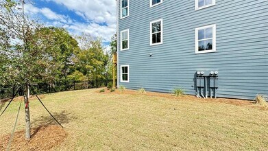 1479 Creekside Cir NW in Atlanta, GA - Foto de edificio - Building Photo