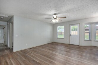 205 Smalley St in Nixa, MO - Building Photo - Building Photo