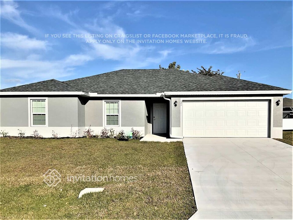 121 NE 9th Pl in Cape Coral, FL - Building Photo