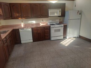 220 E Squantum St, Unit 1 in Quincy, MA - Building Photo - Building Photo