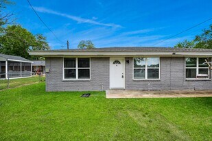 716 Hargest St in Prairie View, TX - Building Photo