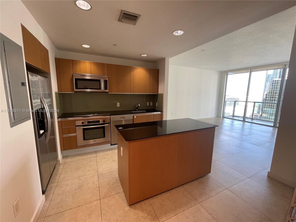 1050 Brickell Ave, Unit 2008 in Miami, FL - Building Photo