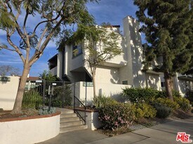 4866 1/2 McConnell Ave in Los Angeles, CA - Building Photo