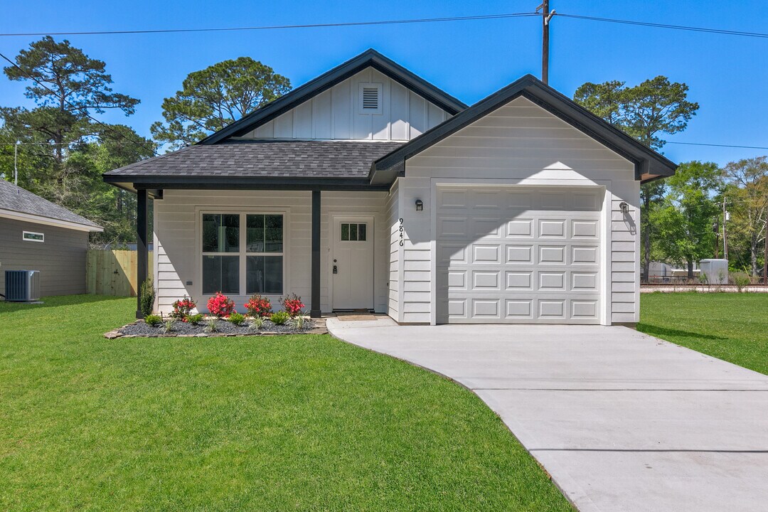 9846 Golden Ln in Lumberton, TX - Building Photo