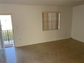 399 NW 72nd Ave in Miami, FL - Building Photo - Building Photo