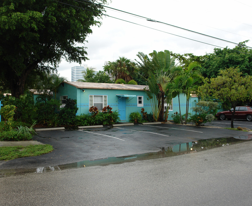 323 NE 7th Ave in Fort Lauderdale, FL - Foto de edificio