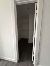 5616 Hollow Pines Dr in Houston, TX - Foto de edificio - Building Photo