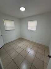 940 NW 34th Way in Fort Lauderdale, FL - Building Photo - Building Photo