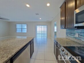 15271 Aquarius Wy in Mascotte, FL - Foto de edificio - Building Photo