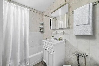 215 W 101st St in New York, NY - Building Photo - Building Photo