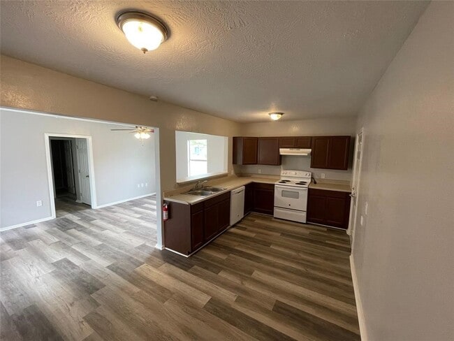 1708 W 5th St in Freeport, TX - Building Photo - Building Photo