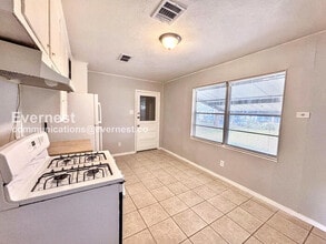 3719 Dumbarton Rd in Pasadena, TX - Foto de edificio - Building Photo