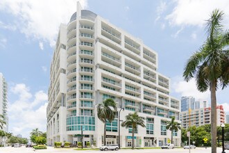 City 24 Condos in Miami, FL - Building Photo - Building Photo