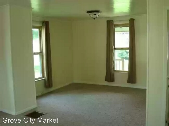 119 W Poplar St in Grove City, PA - Building Photo - Building Photo