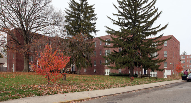 Colonial Park in Indianapolis, IN - Foto de edificio - Building Photo