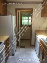 126 Cinnamon Way in Flat Rock, NC - Building Photo - Building Photo