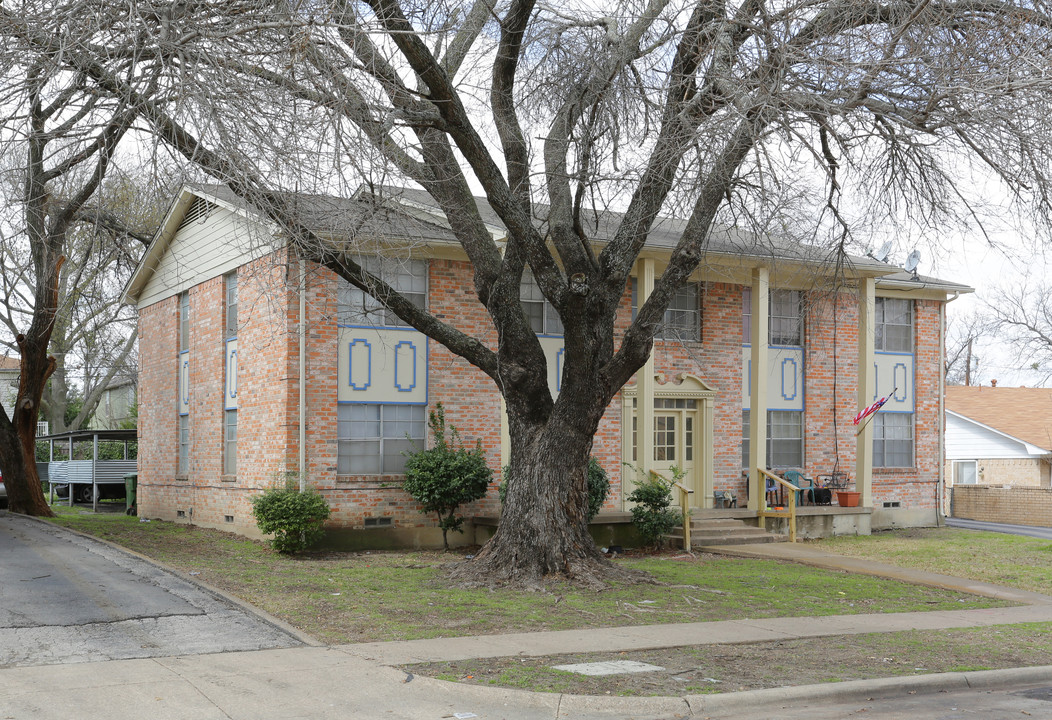 2713-2717 Patricia in Garland, TX - Building Photo