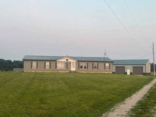 4421 Tamarack Rd in Hillsdale, MI - Building Photo - Building Photo