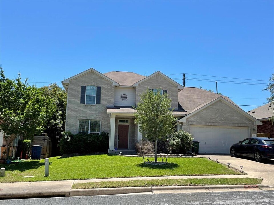 2301 Lou John St in Austin, TX - Building Photo