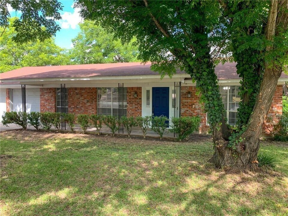 11303 Titian Dr in Austin, TX - Building Photo
