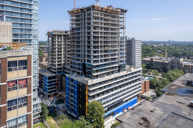 Line 5 Condos in Toronto, ON - Building Photo - Building Photo