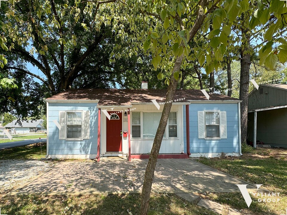 1101 E Cherokee St-Unit -1101 E Cherokee St- Front Unit in Springfield, MO - Building Photo